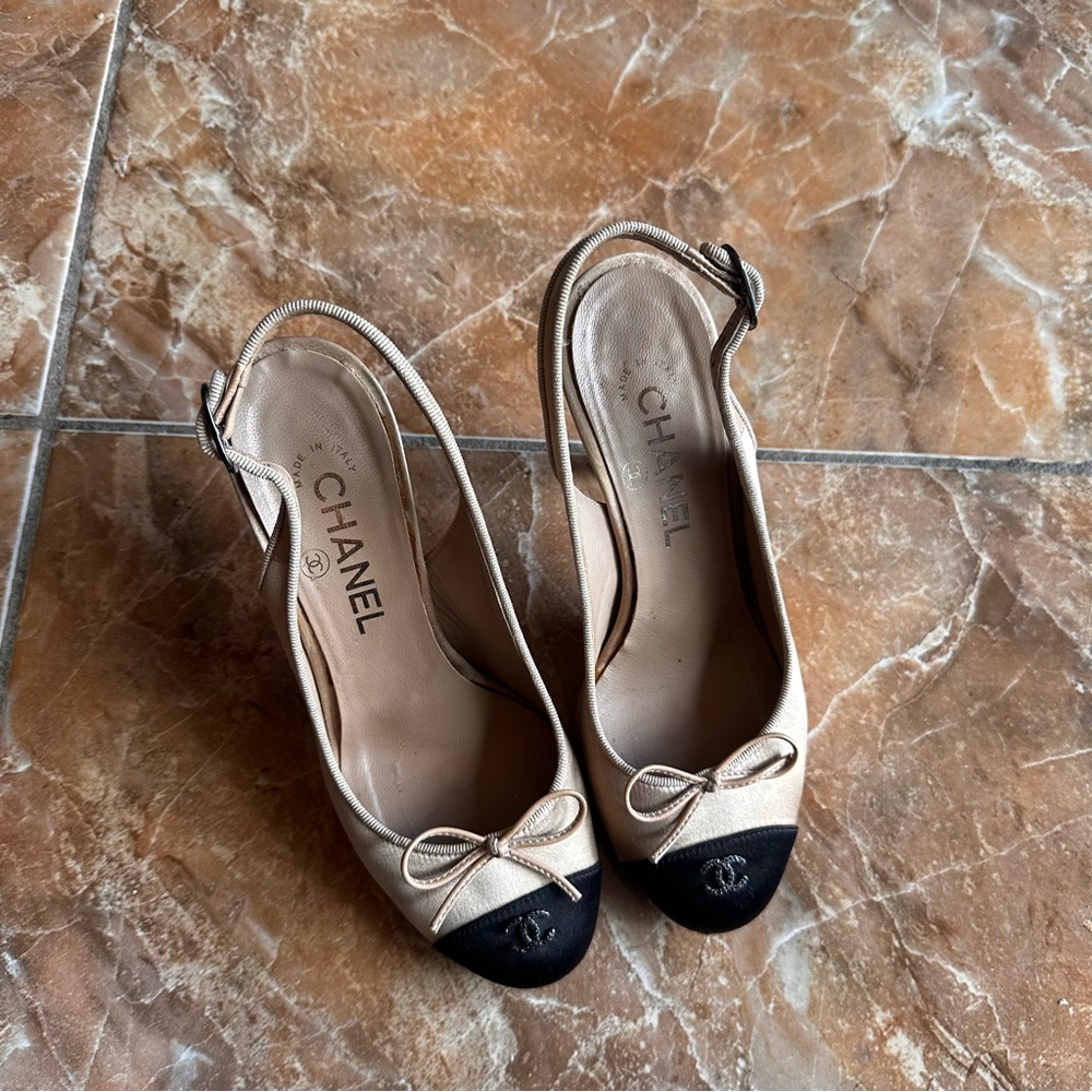 Chanel Women's Black and Cream Slingback Shoes